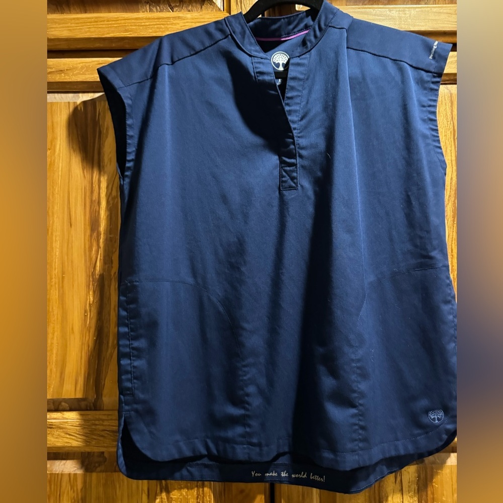 Beyond yoga scub tunic top navy size XS